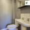 LOW Price this winter 3 Bedroom House in Coventry - Sleeps 5 - With Free Unlimited Wi-fi, Driveway & Garden By Passionfruit Properties- 26WWC - Coventry