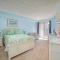 1B/1B condo with Ocean views, Resort style, Free WIFI, Few steps to the Beach!!
