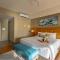 StayVista at Isabella The Beach View with Pvt Gym, Game Room & Pool - Bambolim