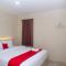 RedDoorz Plus near RS JIH Solo - 梭罗