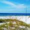 AMAZING LOCATION ! direct across ST, from beach - St Pete Beach