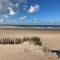 Oostende luxury seaview studio - large terrace- swimming pool - parking
