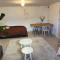 Central living with many beds and private garden! - Göteborg