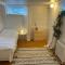 Central living with many beds and private garden! - Göteborg