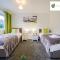 LOW rate SPECIAL DEAL for a 3 Bedroom house with 2 Baths- near Coventry Community Centre and War Memorial Park with Parking and FREE unlimited Wi-fi - ARC