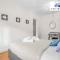 Stylish Two Bedroom Apartments by Direct2hosts Short Lets West London Oasis With Workspace & Long Stays - 伦敦