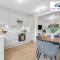 Stylish Two Bedroom Apartments by Direct2hosts Short Lets West London Oasis With Workspace & Long Stays - 伦敦