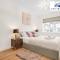 Stylish Two Bedroom Apartments by Direct2hosts Short Lets West London Oasis With Workspace & Long Stays - 伦敦