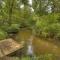Family Friendly Cabin On A Creek With Large Yard - Блу-Ридж