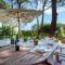 Villa right on the beach a Santa Margherita di Pula for 12 people