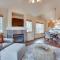 Pet-Friendly Townhome with Hot Tub in Redmond!