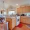Pet-Friendly Townhome with Hot Tub in Redmond!
