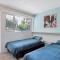 Beachcomber Unit 4 7 Dingle Ave