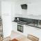 Trendy chalet aan visvijver