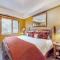 Evergreen Retreat, Unit 101