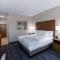 La Quinta Inn & Suites by Wyndham Round Rock near Kalahari