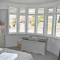 Goodwood Festival of Speed Open Plan Bungalow with Secure Garden & Parking - Chichester