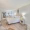Balcony and Resort Amenities at Myrtle Beach Condo! - 默特尔比奇