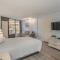 Balcony and Resort Amenities at Myrtle Beach Condo! - 默特尔比奇