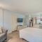 Balcony and Resort Amenities at Myrtle Beach Condo! - 默特尔比奇