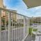 Balcony and Resort Amenities at Myrtle Beach Condo! - 默特尔比奇