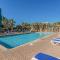Balcony and Resort Amenities at Myrtle Beach Condo! - 默特尔比奇