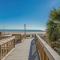 Balcony and Resort Amenities at Myrtle Beach Condo! - 默特尔比奇