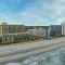 Balcony and Resort Amenities at Myrtle Beach Condo! - 默特尔比奇