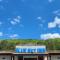 Blue Sky Inn- Veteran Owned, New Breakfast Area, Rennovated Rooms, 5 plus acres for you and your pet to roam, NEW Fire Pit - Blue Ridge