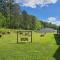 Blue Sky Inn- Veteran Owned, New Breakfast Area, Rennovated Rooms, 5 plus acres for you and your pet to roam, NEW Fire Pit - Blue Ridge