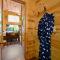Hickory Bear - Cabin surrounded by pines, Sleeps 10, Hot Tub, Fire Pit, Arcade, Foosball Table & Deck Slide - Broken Bow