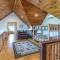 Beary Cozy Cabin! Incredible views, hot tub, games, and more!
