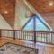 Beary Cozy Cabin! Incredible views, hot tub, games, and more!