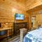 Hickory Bear - Cabin surrounded by pines, Sleeps 10, Hot Tub, Fire Pit, Arcade, Foosball Table & Deck Slide - Broken Bow