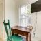 1 Mi to Downtown Modern Ocean Springs Cottage