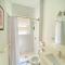 Large DUPLEX Apt 2Bdrm 1Den-Metro