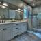 Stay Awhile - large luxury cabin less than 5 minutes from dwntown BR - Blue Ridge