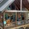 Stay Awhile - large luxury cabin less than 5 minutes from dwntown BR - Blue Ridge