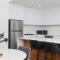 #15 The Ash Apartments Close To Beach Accom Holidays
