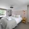 Farriers Cottage-Tranquil Haven, Central Location!
