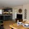 No 1 The Paddock - Spacious holiday home with a hot tub