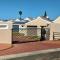 Barefootin Beachfront Cottage, Loadshedding-Proof, Steps Away from Langebaan Main Beach Bliss