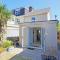 BOURNECOAST - Lovely Two Bedroom VICTORIAN HOLIDAY HOME - GARDEN - WIFI - HB8500
