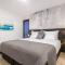 Seafront villa with roofpool, perfect getaway