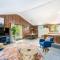 Modern w Fire Pit Deck, Grill & Hot Tub