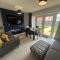 3 Bed Home for Contractors & Relocators with Parking, Garden & WiFi 5 mins walk to Town Centre & Train Station