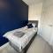 3 Bed Home for Contractors & Relocators with Parking, Garden & WiFi 5 mins walk to Town Centre & Train Station