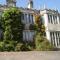 Cosy 3 Bedroom House on Cornish estate with pool