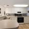 Noble's Oceanview Condo - تيبي أيلاند