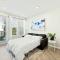 Designer Apt with Jacuzzi, Sky Lounge, Gym Access - Спаркс